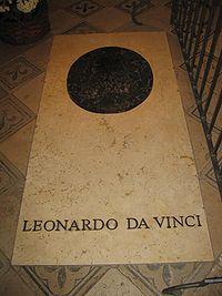 Tumba de Leonardo da Vinci en la capilla de Saint-Hubert, en Amboise, Francia.