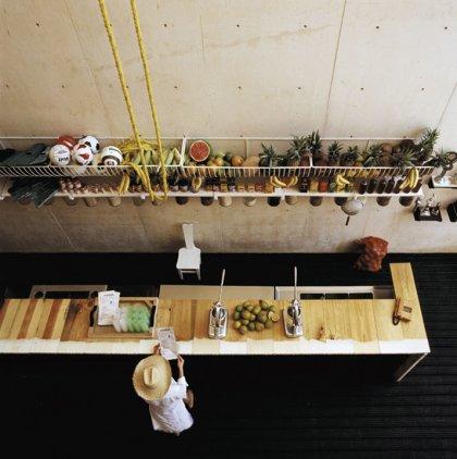 Hotel Básico, recepción.