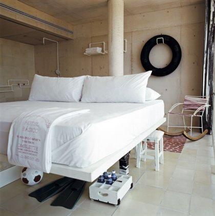 Hotel Básico, habitación.