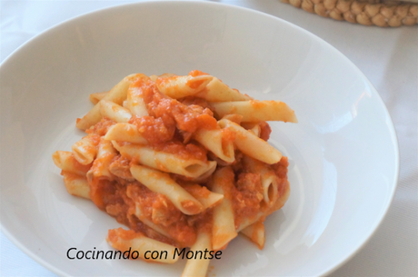 Macarrones con atún y tomate