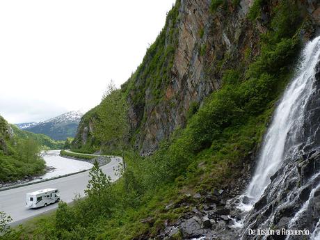 viaje por carretera por Alaska en autocaravana