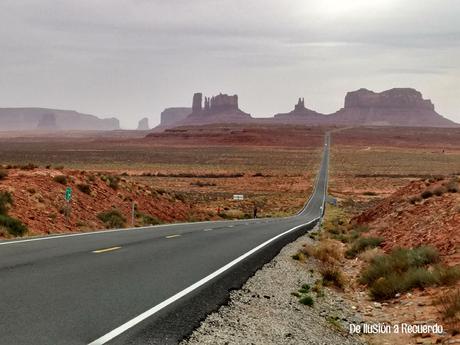 Conducir por Monument Valley