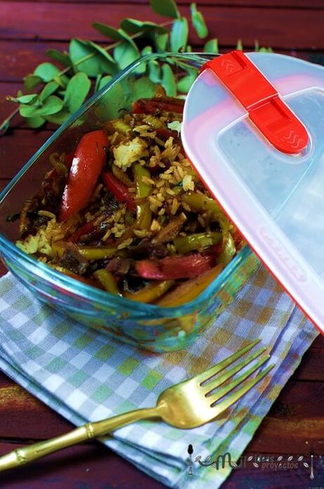 preparación fácil y rápida de arroz para llevar al trabajo ARROZ CON VERDURAS Y ANCHOAS CON SALSA TERIYAKI