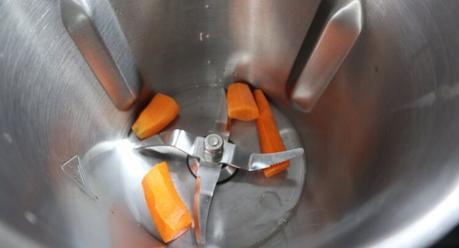 Pollo a la Coca-Cola ® en Mambo Triturar las zanahorias para la salsa