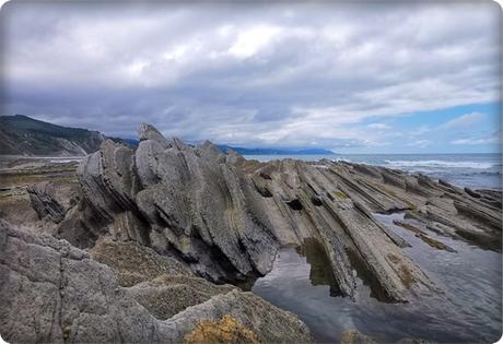El Flysch con marea baja Ruta_del_Flysch_Curioson