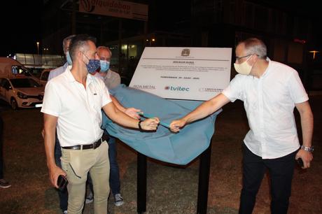 El alcalde de Ponferrada inaugura el espectacular monolito de la glorieta del PIB