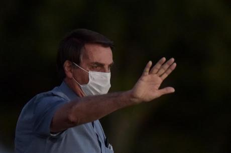 #Coronavirus: Bolsonaro dice que toma #antibióticos por una infección pulmonar después de la #COVID_19