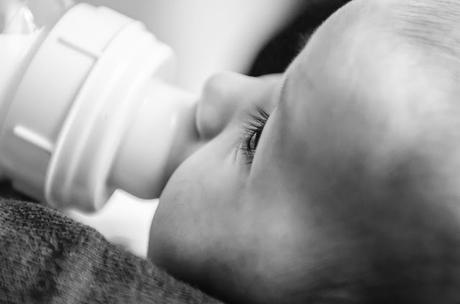 El biberón asesino de bebés y los cambios en la maternidad del siglo XIX El biberón asesino de bebés y los cambios en la maternidad del siglo XIX