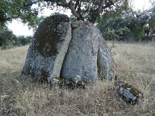 Imagen del mes: Dolmen del Alcornocón, o Juan Durán I, en San Vicente de Alcántara Imagen del mes: Dolmen del Alcornocón, o Juan Durán I, en San Vicente de Alcántara