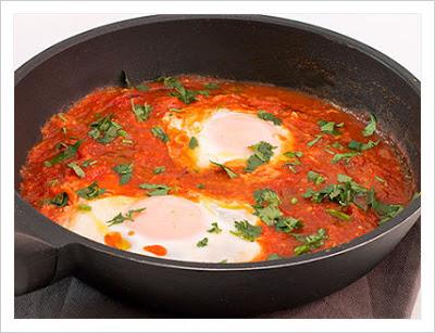 Huevos en salsa de tomate