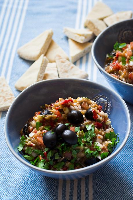 ENSALADA GRIEGA DE BERENJENA ASADA O MELITZANOSALATA