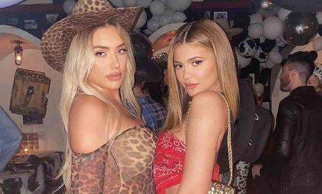 Kendall está celosa: Kylie Jenner cautiva a todos junto a su doble