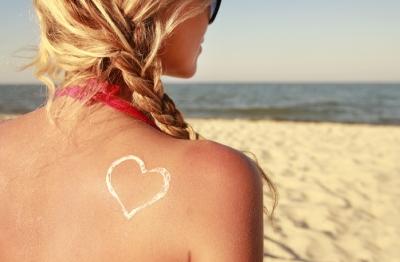 Cómo protegerse del sol para conseguir un bronceado bonito sin estropear la piel