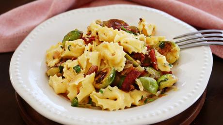 sorpresine pasta fresca casera a mano repollito bruselas panceta