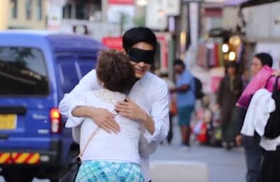 No soy un espía, solo soy un norcoreano. ¿Me darías un abrazo?