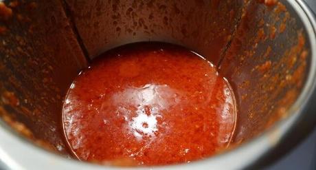 Ahora echamos los tomates junto los demás ingredientes