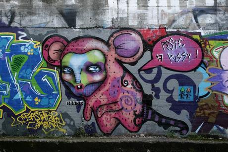 Graffiti  femenino. Bronik
