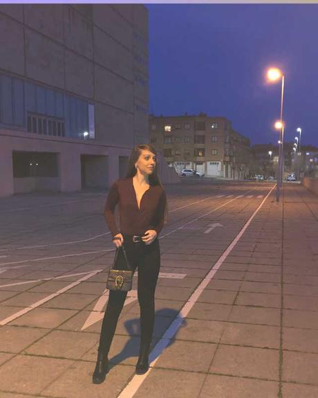 Look Falda Ante Negra