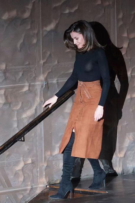 Look Falda Ante Negra