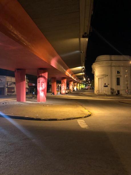 Supergráficos: cómo el color, las imágenes y la tipografía pueden transformar los espacios públicos EHwiA3aWkAI4bCn