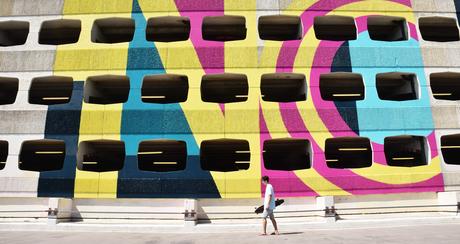 Supergráficos: cómo el color, las imágenes y la tipografía pueden transformar los espacios públicos Brutalist-grafic