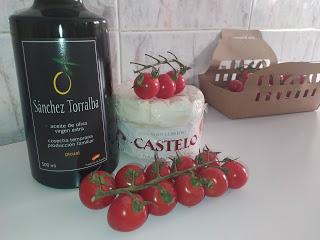 Ensalda de queso de cabra y tomates cherry. Ensalda de queso de cabra y tomates cherry.