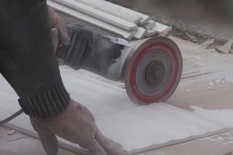 Cortar azulejo porcelánico con radial Cortar azulejo porcelánico con radial