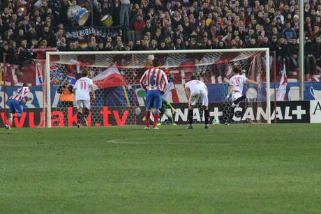 El ex sevillista Álvaro Negredo, el décimo peor lanzador de penalti en la historia de LaLiga