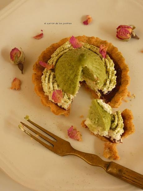 Mini Tartaleta de Namelaka de Matcha y Rosas