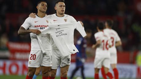 Lucas Ocampos y Diego Carlos, los futbolistas del Sevilla FC más cotizados