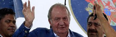 La “huida” del rey emérito, Juan Carlos I, un autoexiliado de lujo.