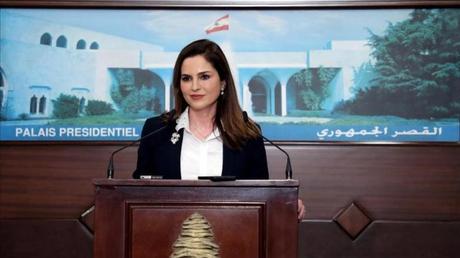 Renuncia la ministra de Información de Líbano, primera baja en el Gobierno tras las explosiones
