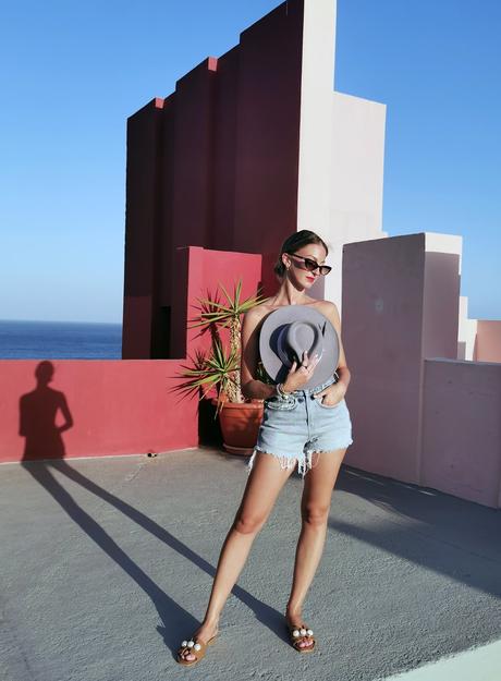 Shorts y Blazer, una buena combinación Shorts y Blazer, una buena combinación