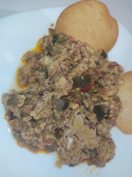 Revuelto de pisto con huevo. Revuelto de pisto con huevo.