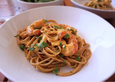 Espaguetis con salsa de azafrán y gambones Espaguetis con salsa de azafrán y gambones