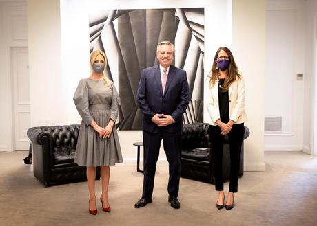 Fabiola Yáñez por Mujeres Rurales junto a Alberto Fernández y la Ministra Elizabeth Gómez Alcorta Fabiola Yáñez por Mujeres Rurales junto a Alberto Fernández y la Ministra Elizabeth Gómez Alcorta