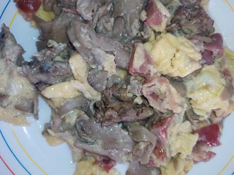 Revuelto de setas con jamón. Revuelto de setas con jamón.