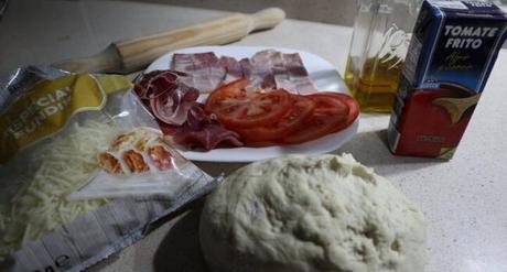 Los ingredientes necesarios para hacer la pizza con Thermomix