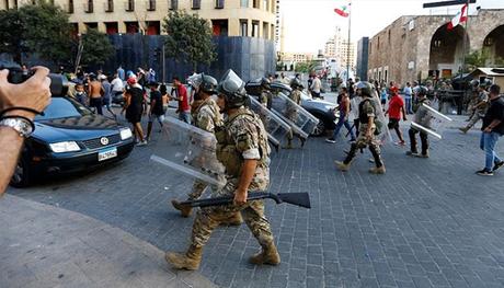 El ejército del Líbano obtiene nuevos poderes en medio de la ira por la explosión de Beirut El ejército del Líbano obtiene nuevos poderes en medio de la ira por la explosión de Beirut