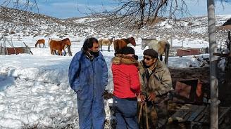 Mencué: intentan ayudar a campesinos aislados desde las nevadas de julio