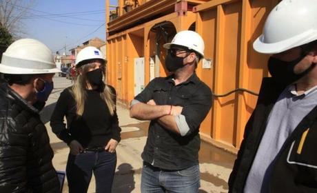 Malena Galmarini y Martín Insaurralde presenciaron la bajada de la tunelera en Lomas de Zamora