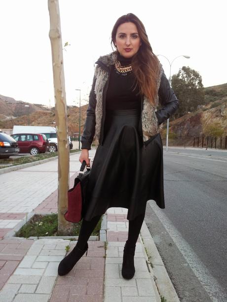 Outfit Con Falda Negra Acampanada