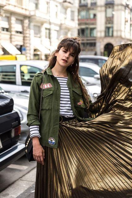 Falda Plisada Con Botas Militares