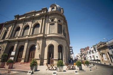 Bill Evans Trio - My Foolish Heart Live in Buenos Aires (1975) / Live in Buenos Aires 1979 (1979) La fachada del Teatro Municipal de San Nicolás