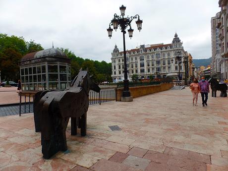 Crónicas del campo santo Nº 8. Que pase la bola, amigos.