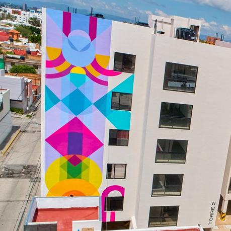 Janin Garcin: artista potosina pinta mural en conjunto residencial
