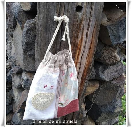 BOLSAS PERSONALIZADAS CON INICIALES EN PUNTO DE CRUZ.