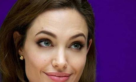 Así enamoró a Brad Pitt: Angelina Jolie con el traje plateado más ajustado del mundo