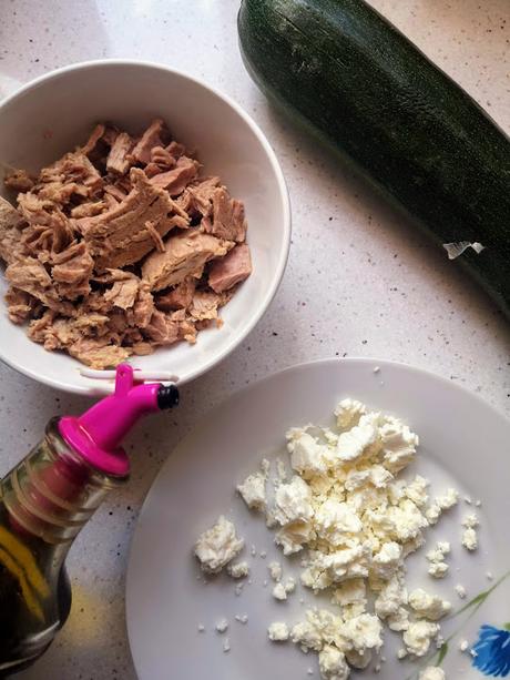 Calabacín al horno con queso feta y atún | Recetas saludables y ricas