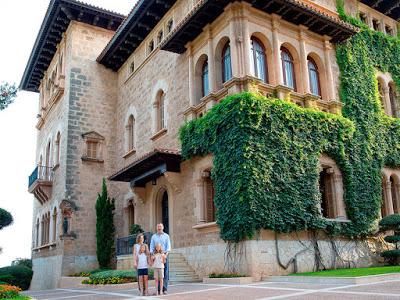 Marivent hoy,  manifestaciones y protestas en Baleares y ¿dónde está el rey emérito?